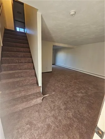 $1,800 | 20 West Warwick Avenue, Unit 3, West Warwick, RI 02893