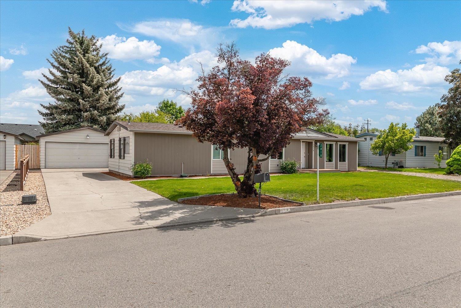 2818 North Joel Road Spokane Valley, WA 99027 - Photo 2 of 36