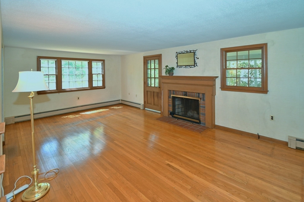 4 Applecrest Road Andover, MA 01810 - Photo 3 of 32
