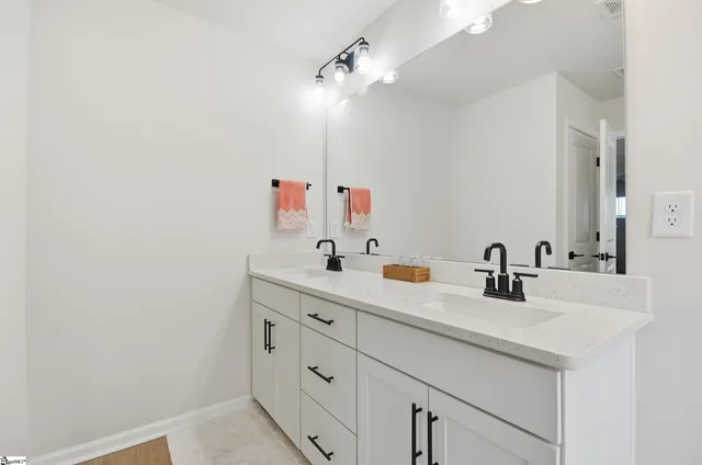 $409,000 | 4076 Moffre Drive, Boiling Springs, SC 29316