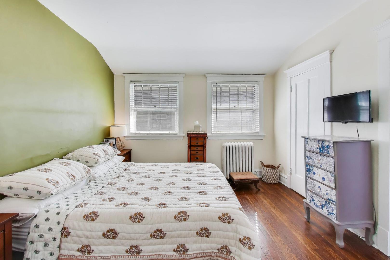 207 5th Street Wilmette, IL 60091 - Photo 20 of 30 a bedroom with a bed and a flat screen tv