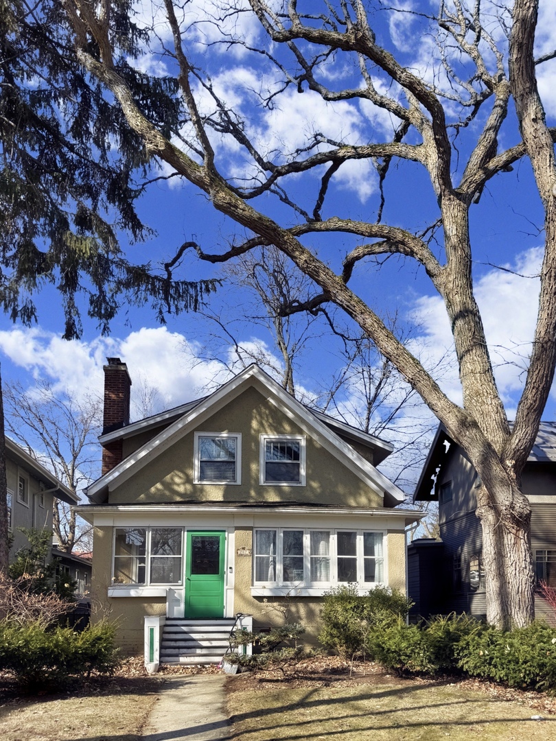 207 5th Street Wilmette, IL 60091 - Photo 2 of 30 a front view of a house