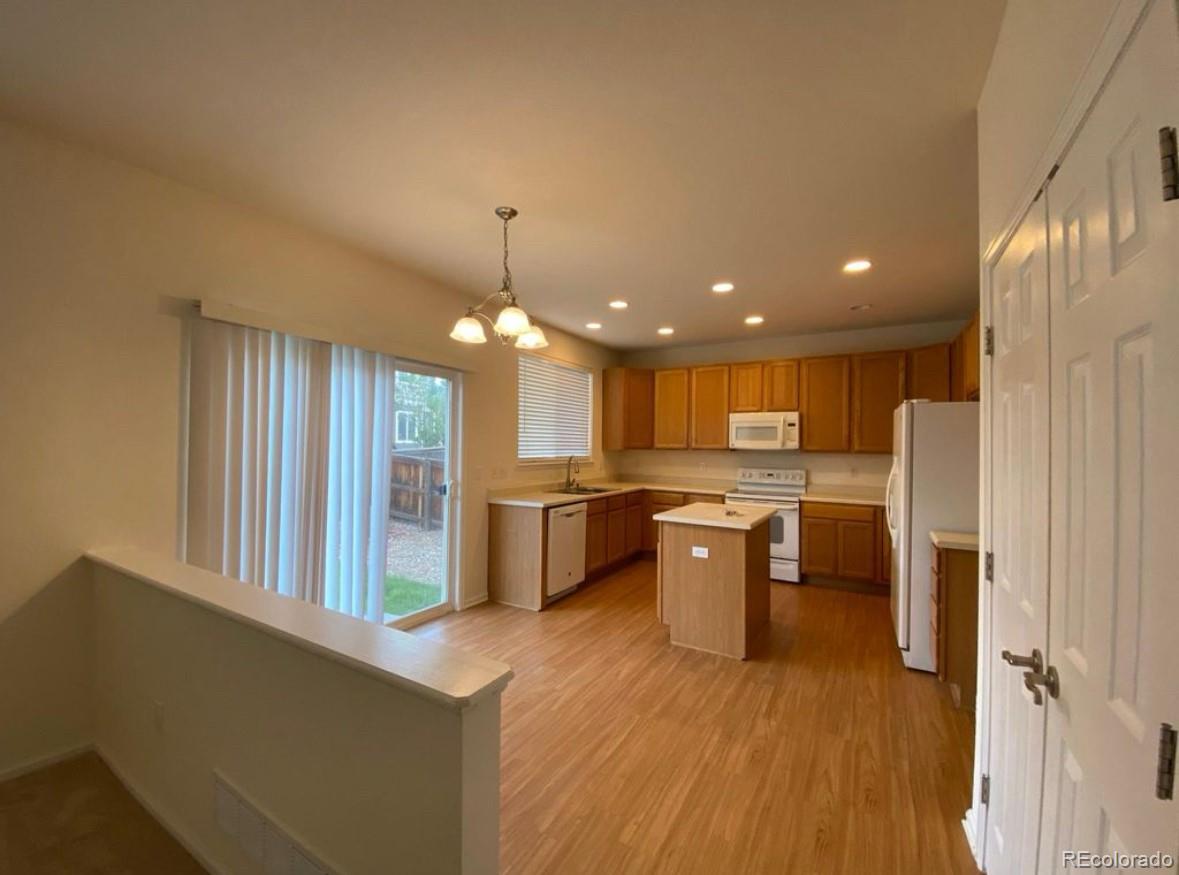 4121 Aspenmeadow Circle Highlands Ranch, CO 80130 - Photo 6 of 16