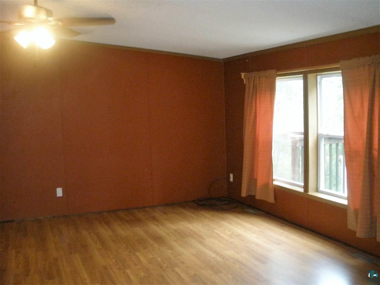 6458 Old Taft Road Duluth, MN 55803 - Photo 5 of 12 Living room