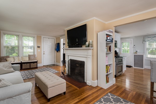 20 Simmons Road Hingham, MA 02043 - Photo 3 of 16 Gallery Image 3