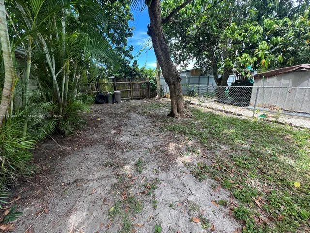 a view of a yard with a tree