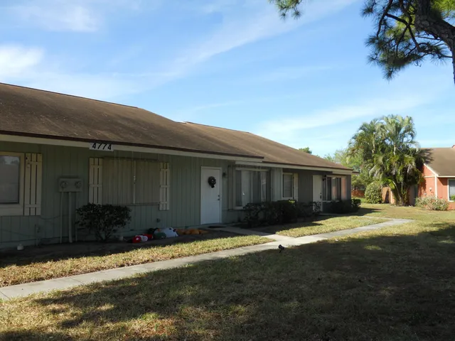 a front view of house with yard