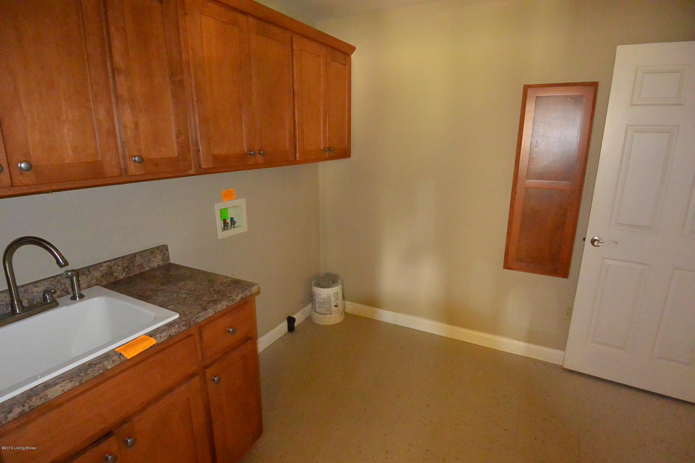 5940 Boston Road Bardstown, KY 40004 - Photo 10 of 17 Laundry Room