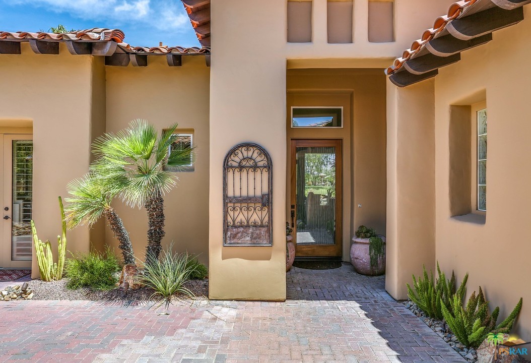 249 Loch Lomond Road Rancho Mirage, CA 92270 - Photo 13 of 48 Patio towards front door