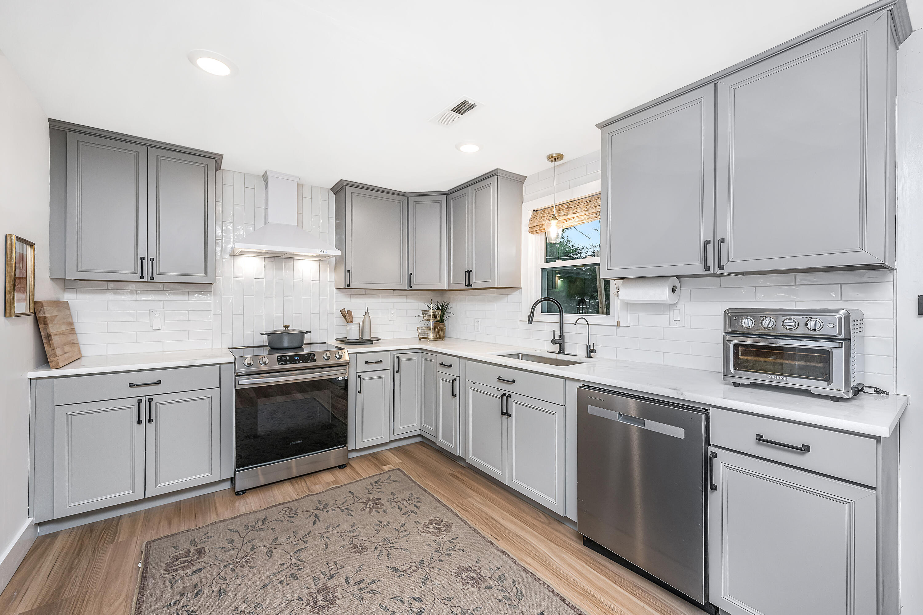 316 6th Avenue Mount Pleasant, SC 29464 - Photo 10 of 34 316_6thAvenue019