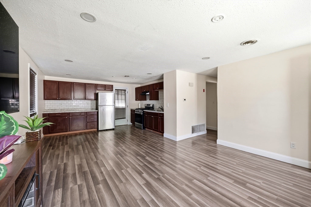 9 Woodcliff Street Springfield, MA 01111 - Photo 5 of 18