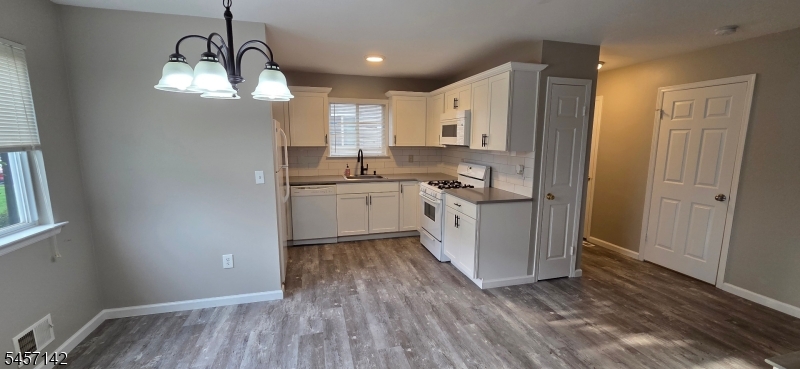 910 Reed Court Flemington, NJ 08822 - Photo 13 of 24 Gallery Image 13