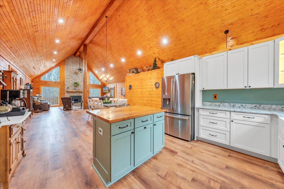 5526 Altice Road Moneta, VA 24121 - Photo 21 of 86 Island has Chestnut top