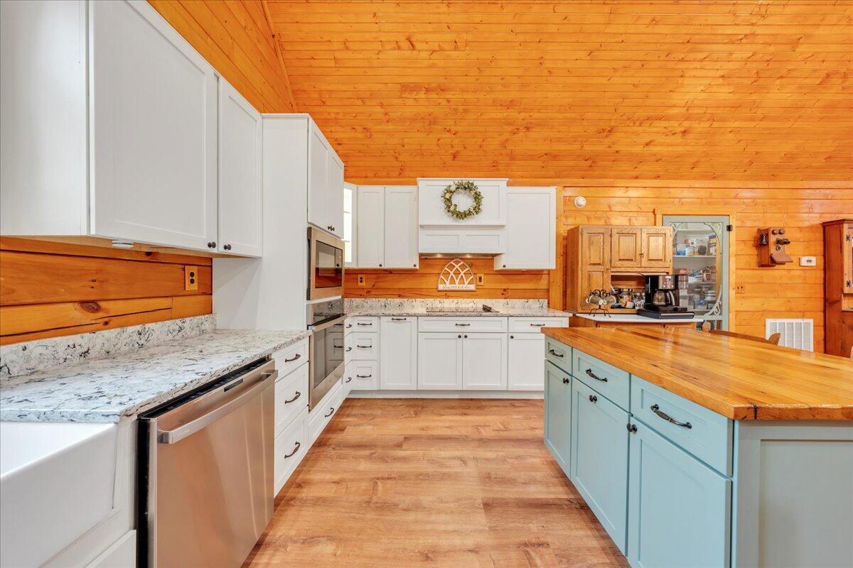5526 Altice Road Moneta, VA 24121 - Photo 26 of 86 Quartz Countertops