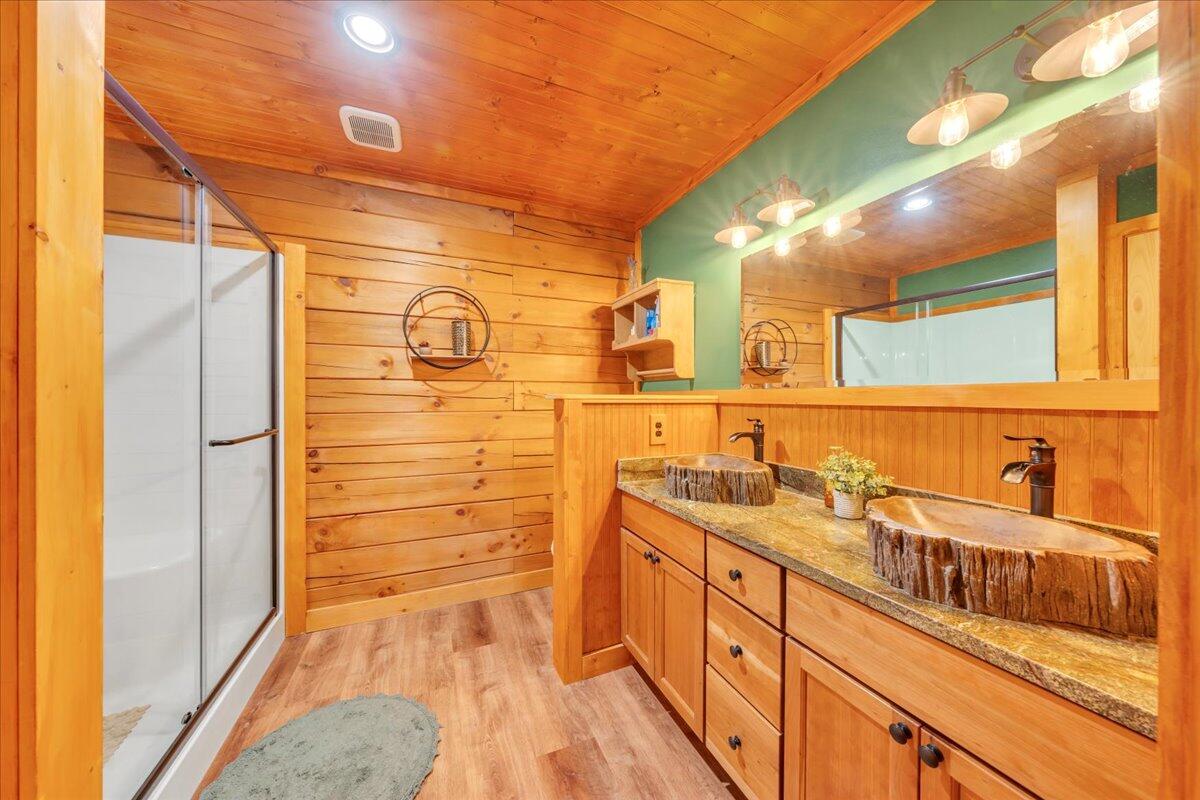 5526 Altice Road Moneta, VA 24121 - Photo 33 of 86 Master Bathroom Sinks