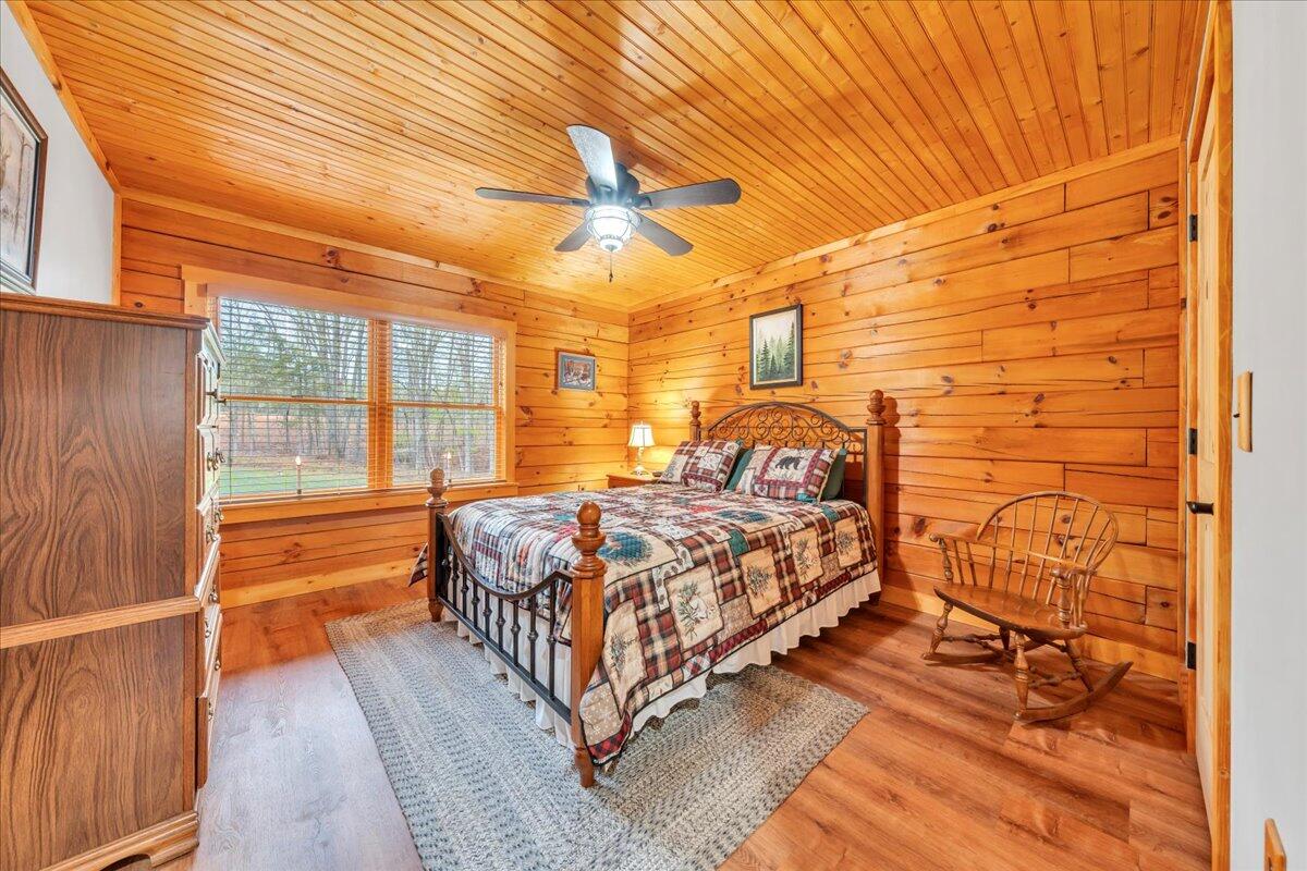 5526 Altice Road Moneta, VA 24121 - Photo 36 of 86 Guest Bedroom