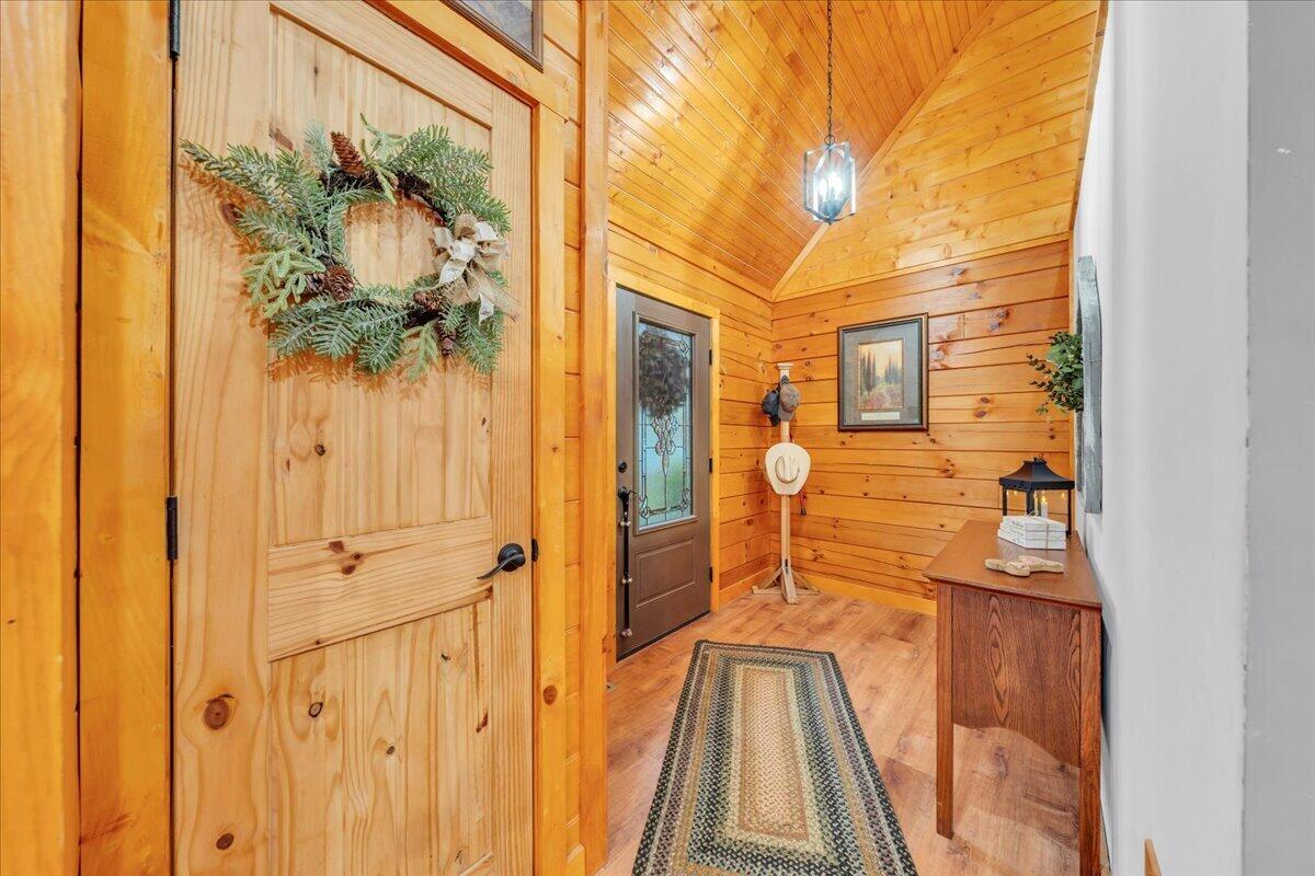5526 Altice Road Moneta, VA 24121 - Photo 6 of 86 Foyer