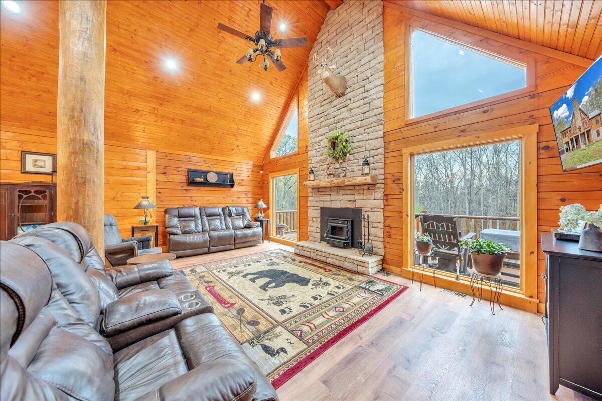 5526 Altice Road Moneta, VA 24121 - Photo 7 of 86 Great Room