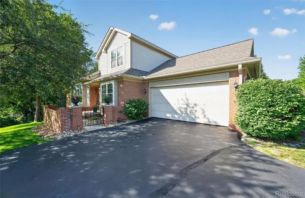 $350,000 | 10301 Golfside Drive, Grand Blanc, MI 48439