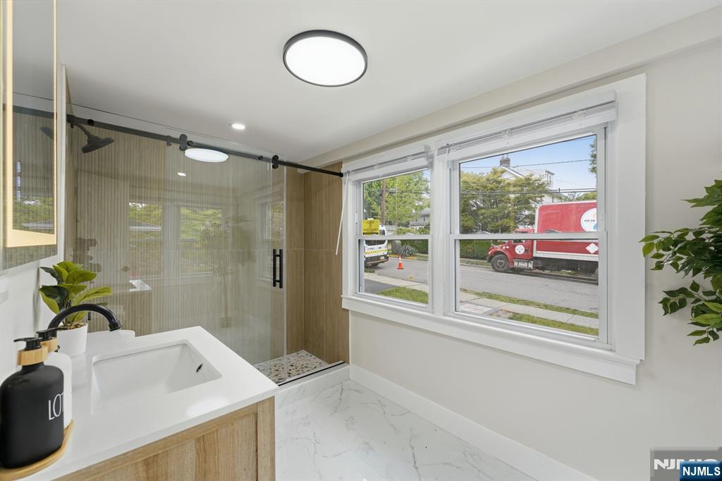 58 Yantecaw Avenue Bloomfield, NJ 07003 - Photo 4 of 36