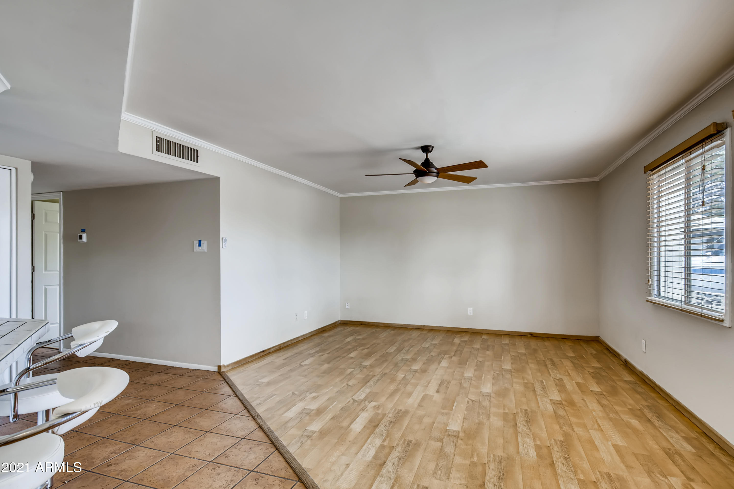 4408 South Newberry Road Tempe, AZ 85282 - Photo 4 of 33 08 Living Room