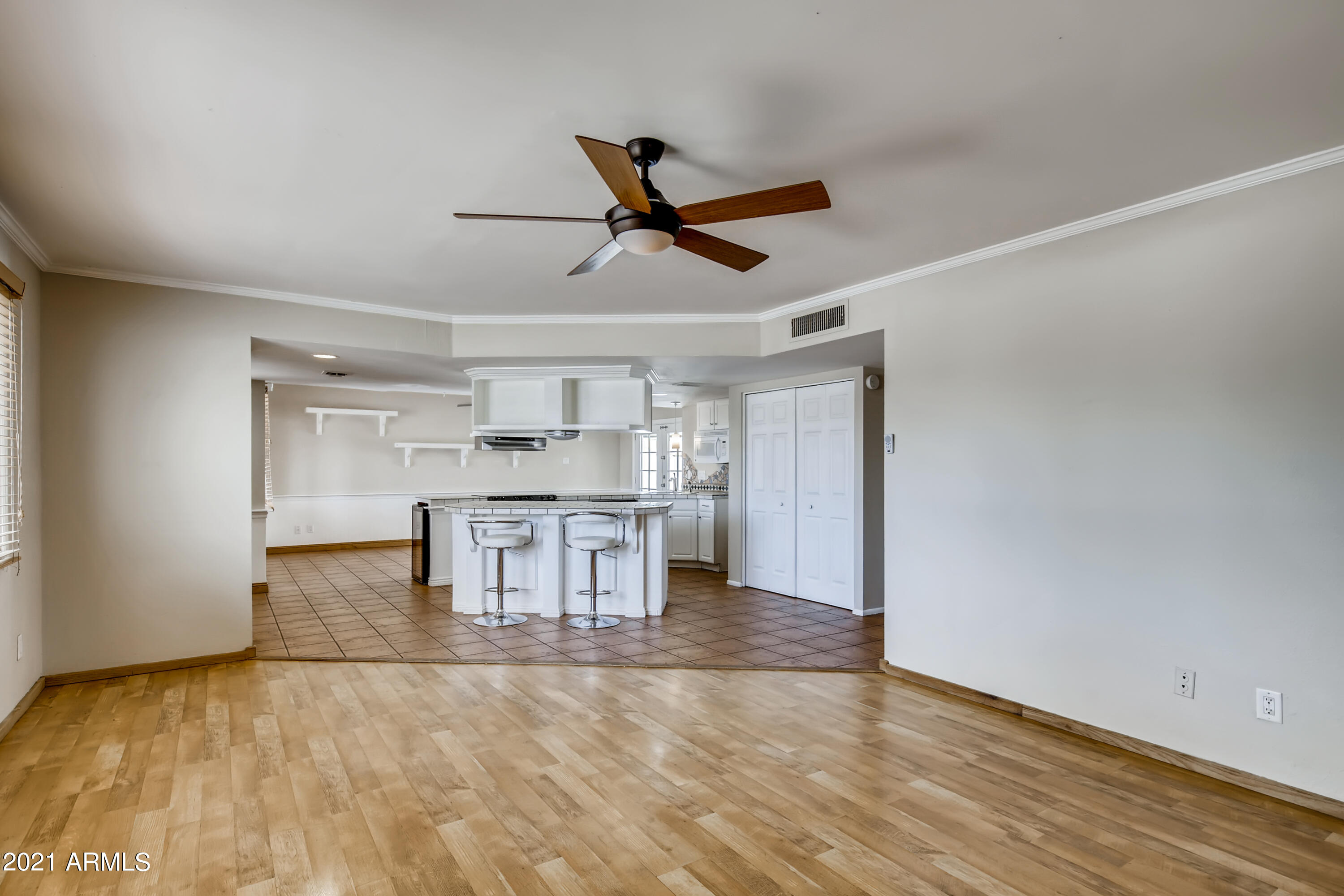 4408 South Newberry Road Tempe, AZ 85282 - Photo 7 of 33 12 Living Room