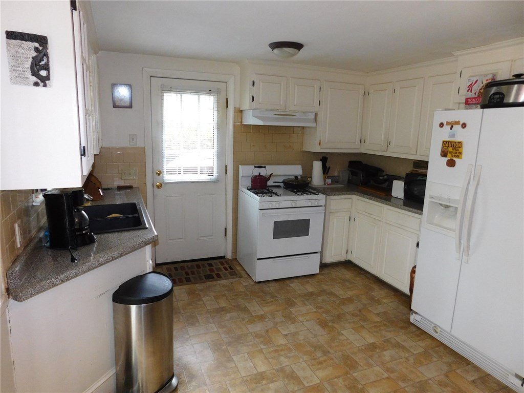 4 Mellon Road Warwick, RI 02889 - Photo 4 of 15 Updated Kitchen- New door and top of the line storm Door.