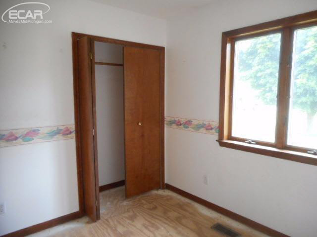 5335 East Carpenter Road Flint, MI 48506 - Photo 8 of 11 21313856-7.JPG