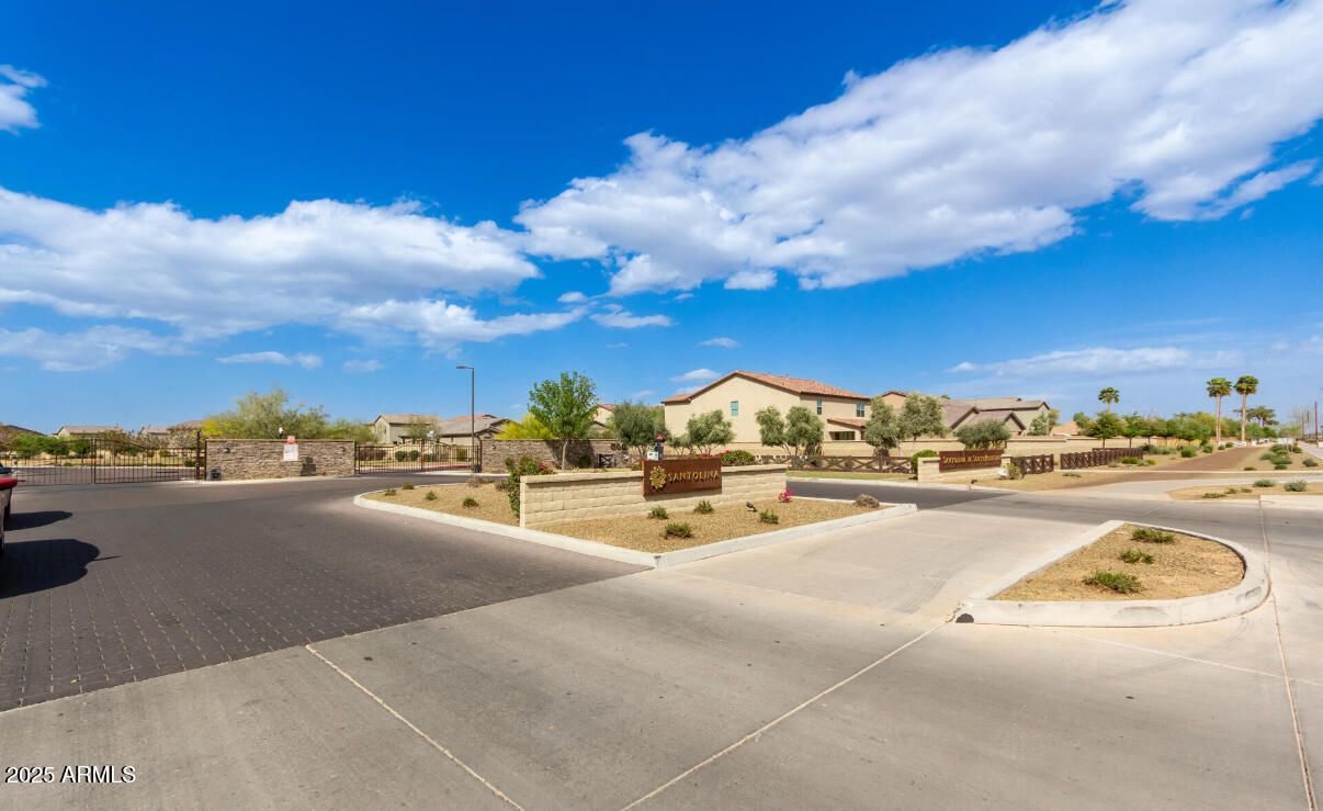 3215 West Pollack Street Phoenix, AZ 85041 - Photo 23 of 26 a view of a terrace with city view