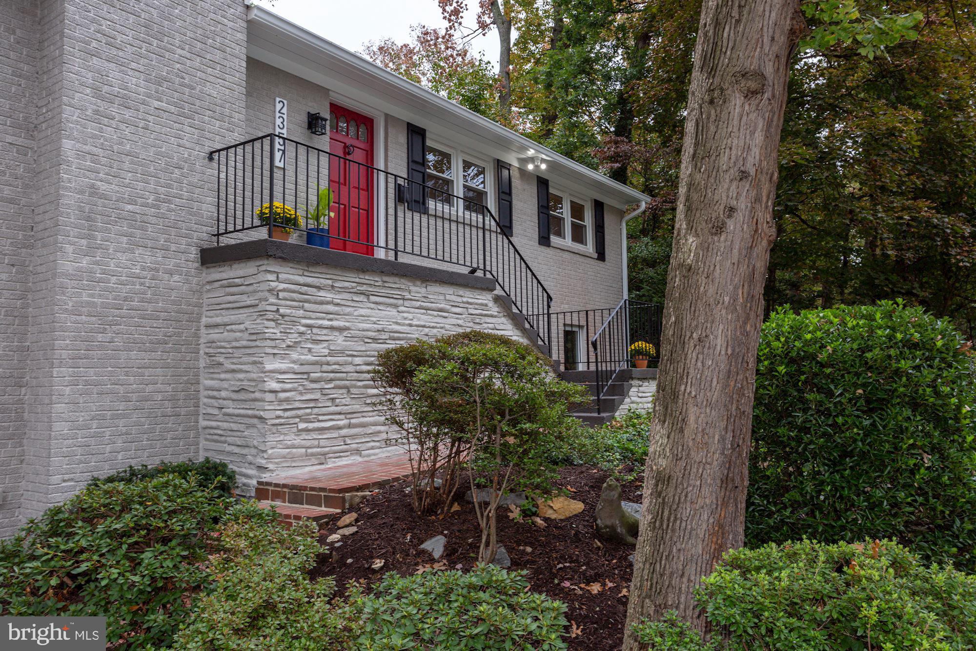 2357 South Arlington Ridge Road Arlington, VA 22202 - Photo 3 of 61
