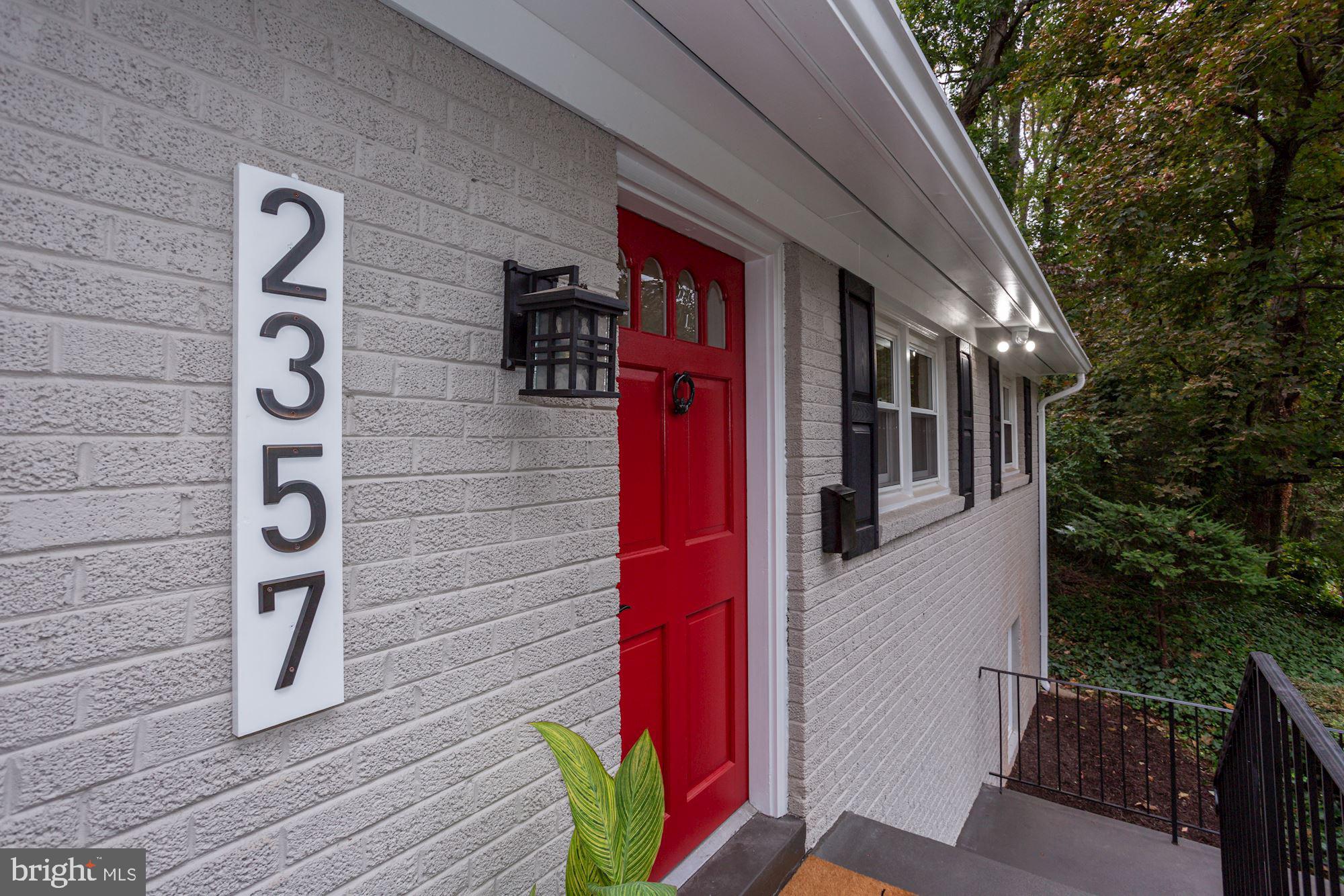 2357 South Arlington Ridge Road Arlington, VA 22202 - Photo 5 of 61
