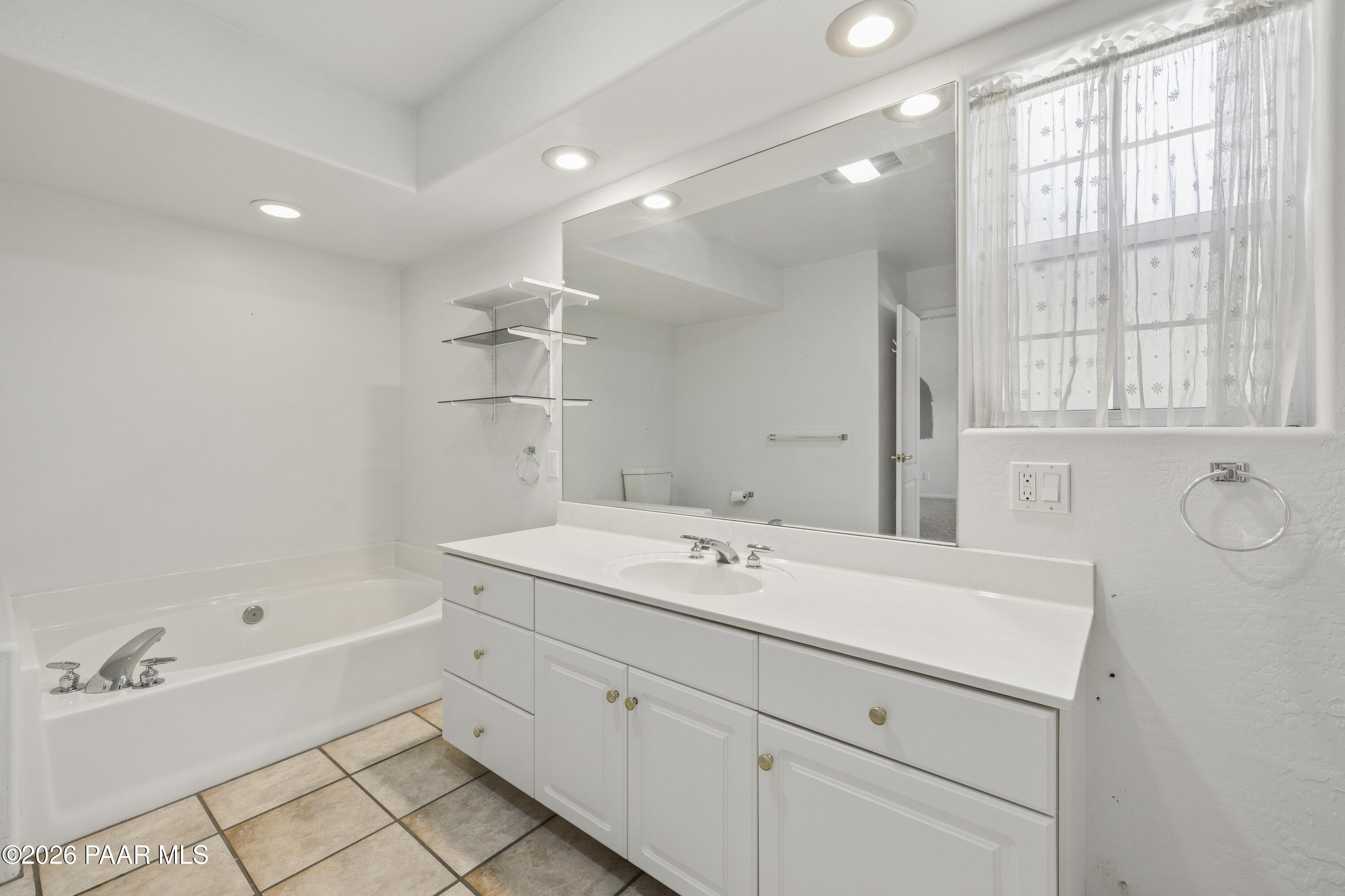1891 Meadowridge Road Prescott, AZ 86305 - Photo 26 of 50 151-Primary Bathroom