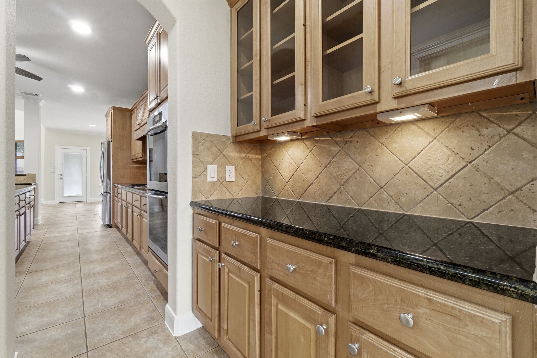 2716 Silverstone Way Conroe, TX 77304 - Photo 10 of 27 A butler's pantry offers additional storage and convenience to serve guests.