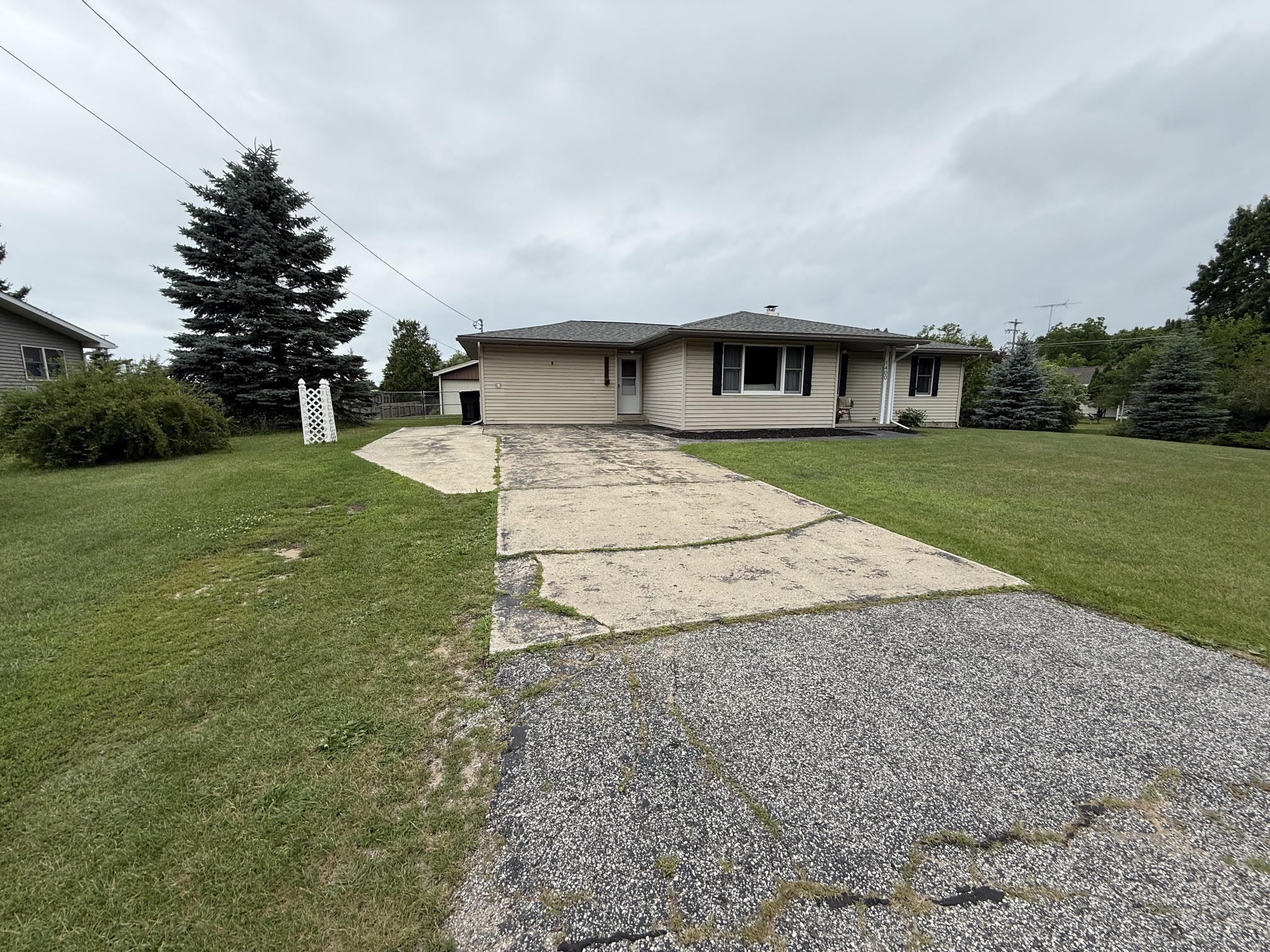 1400 Perry Street Manistee, MI 49660 - Photo 2 of 34 Front