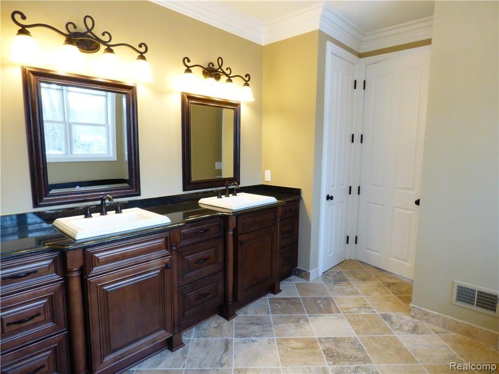 6775 Wing Lake Road Bloomfield Hills, MI 48301 - Photo 22 of 30 P1000920.JPG