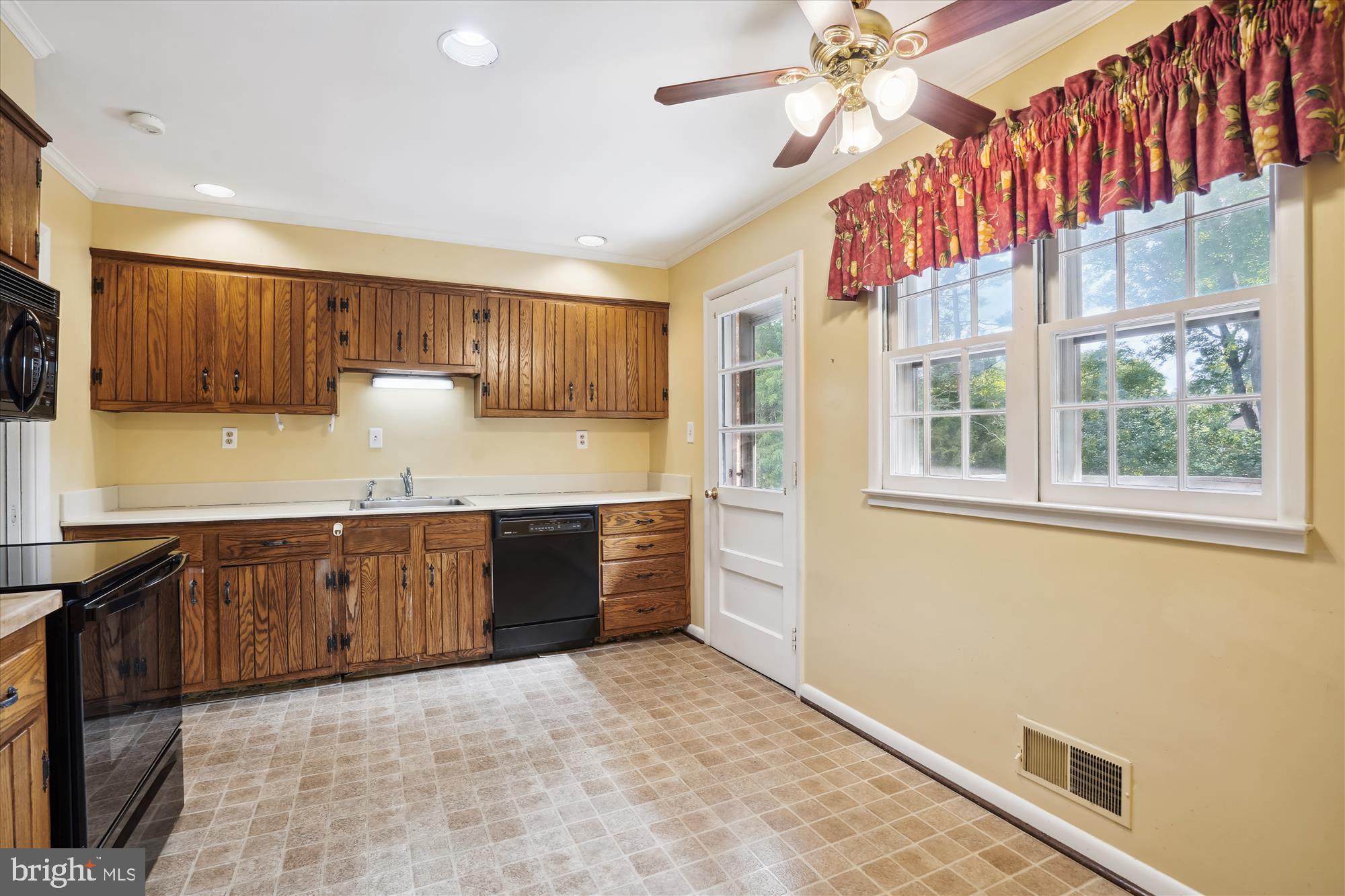 7107 Purdue Place McLean, VA 22101 - Photo 15 of 78 Corian Counter, Recessed Lights, Windows