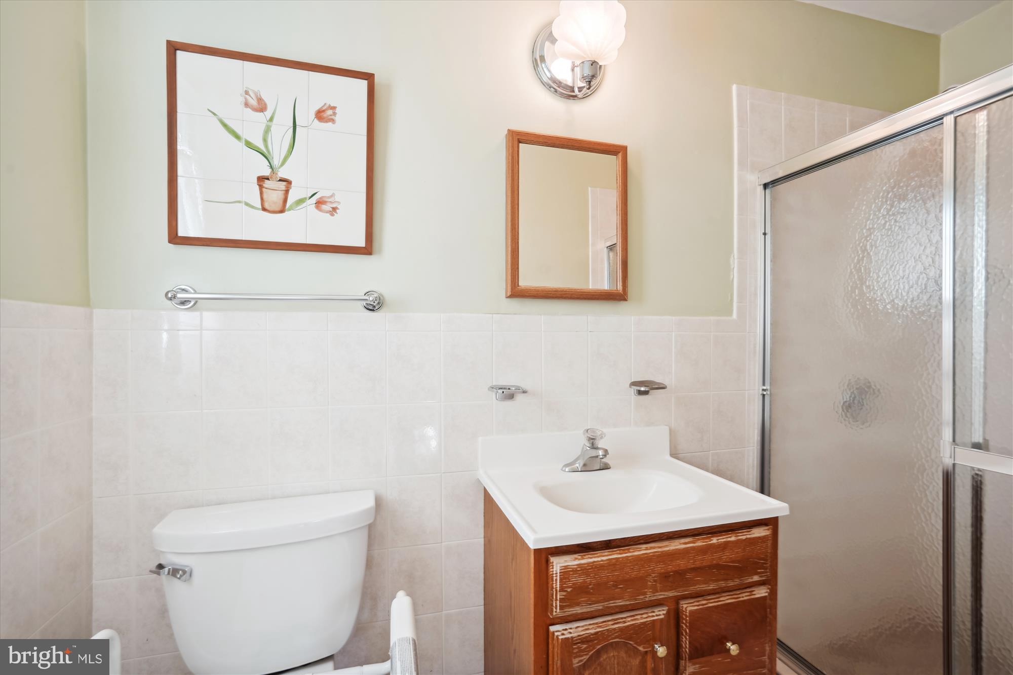 7107 Purdue Place McLean, VA 22101 - Photo 23 of 78 Primary Bathroom