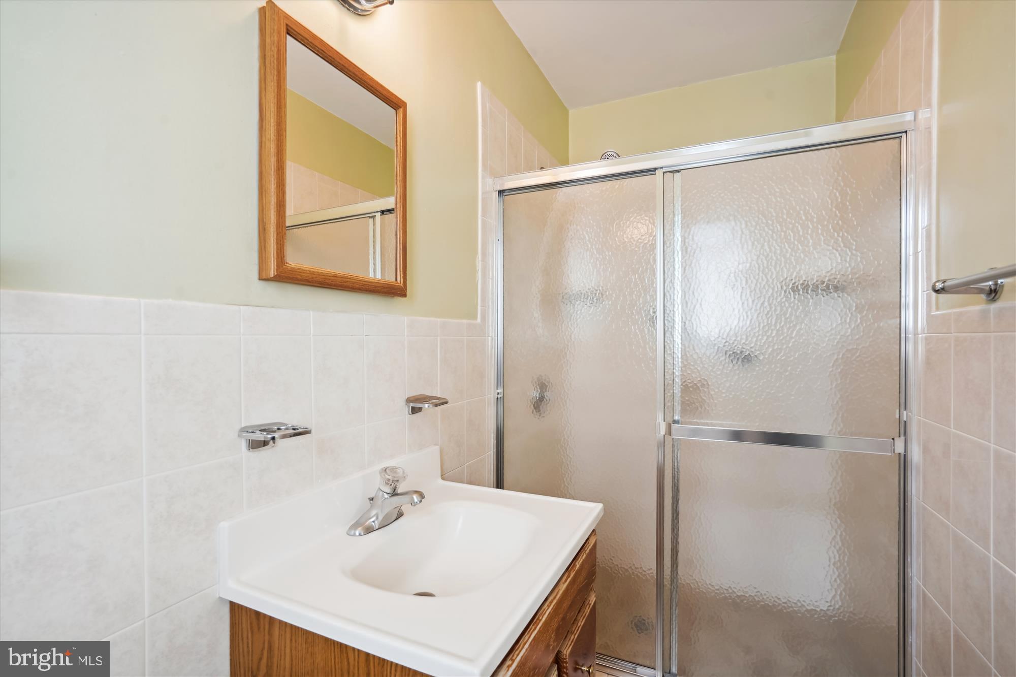 7107 Purdue Place McLean, VA 22101 - Photo 24 of 78 Walk-in Shower