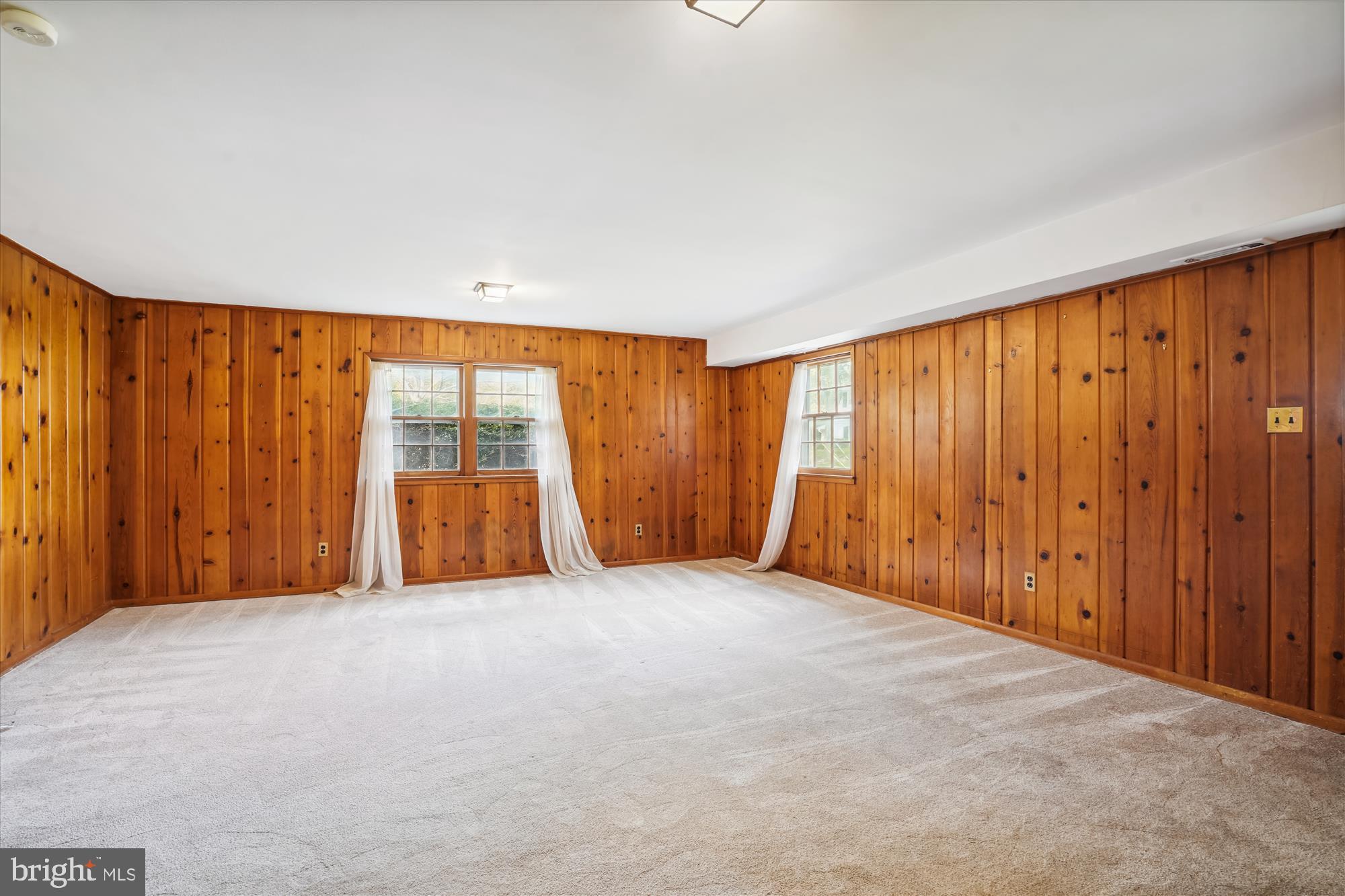7107 Purdue Place McLean, VA 22101 - Photo 34 of 78 Spacious Family Room. Carpet replaced 2022.