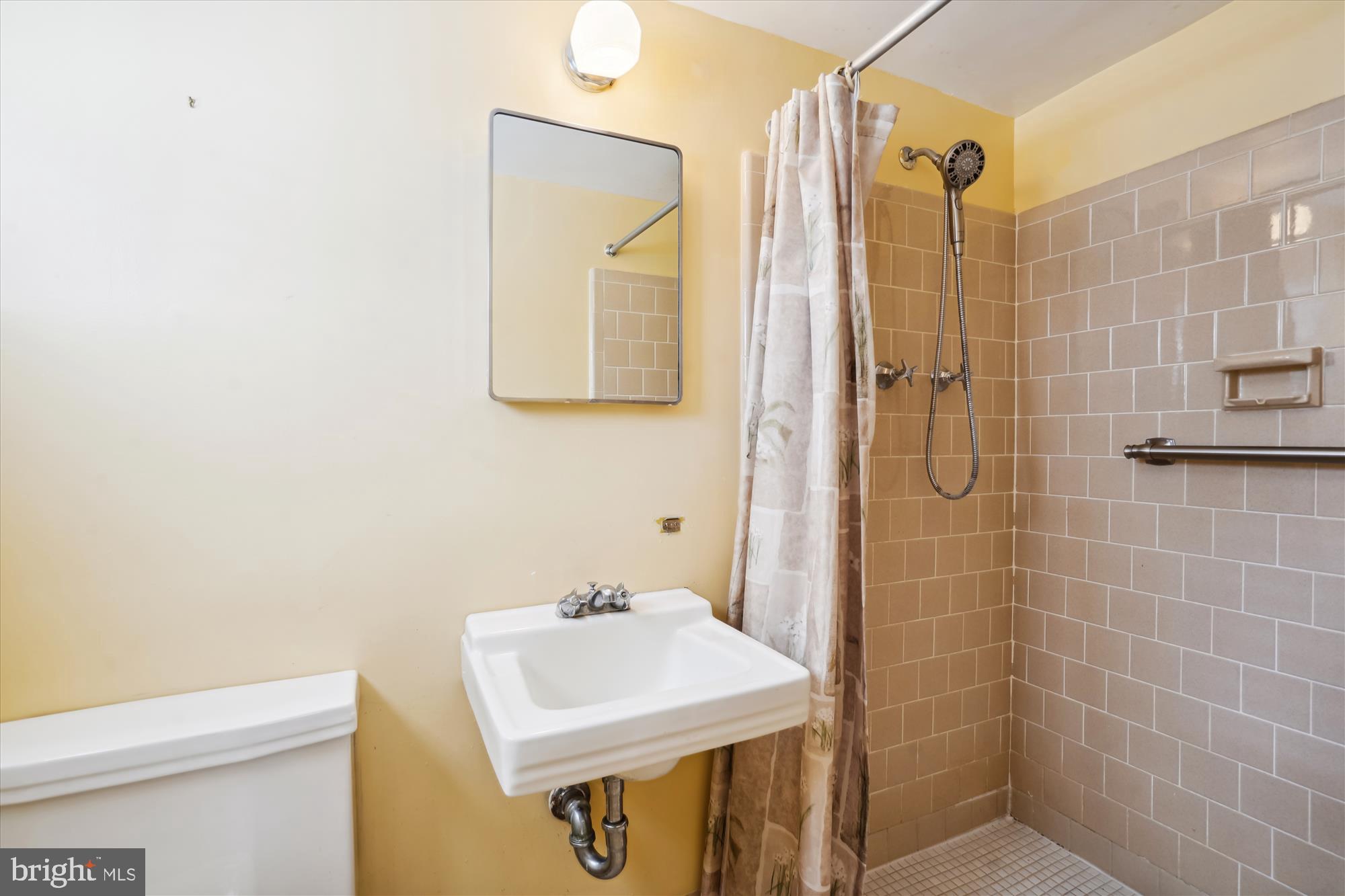 7107 Purdue Place McLean, VA 22101 - Photo 40 of 78 En-suite Bathroom for the 2nd Primary Bedroom.