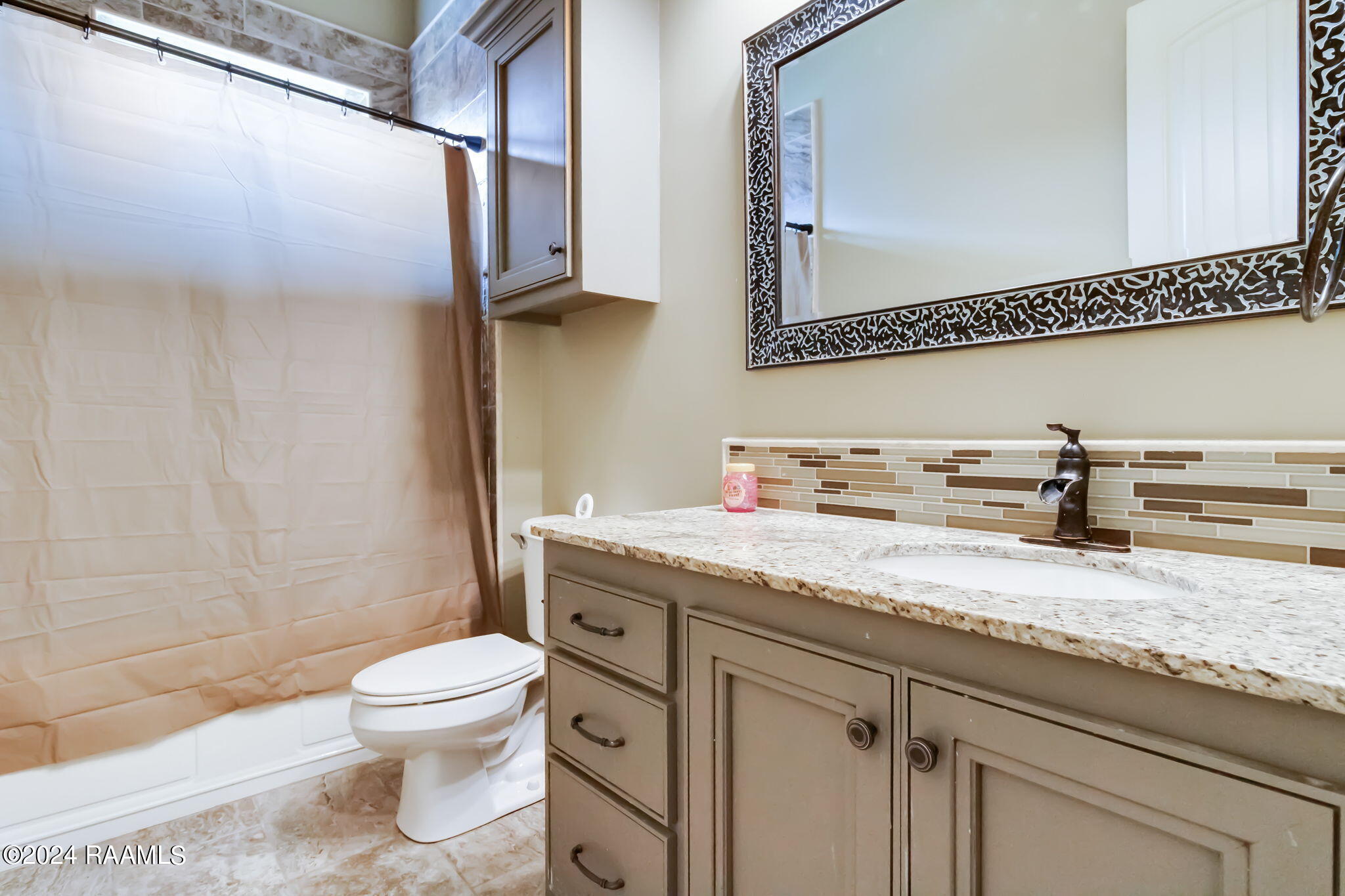 205 Ruidoso Drive Lafayette, LA 70503 - Photo 17 of 21 Guest bathroom #2