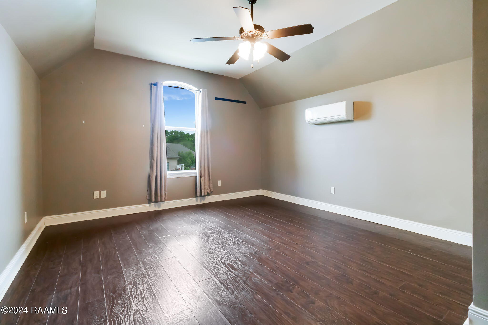 205 Ruidoso Drive Lafayette, LA 70503 - Photo 18 of 21 Guest bedroom #4 (Loft)