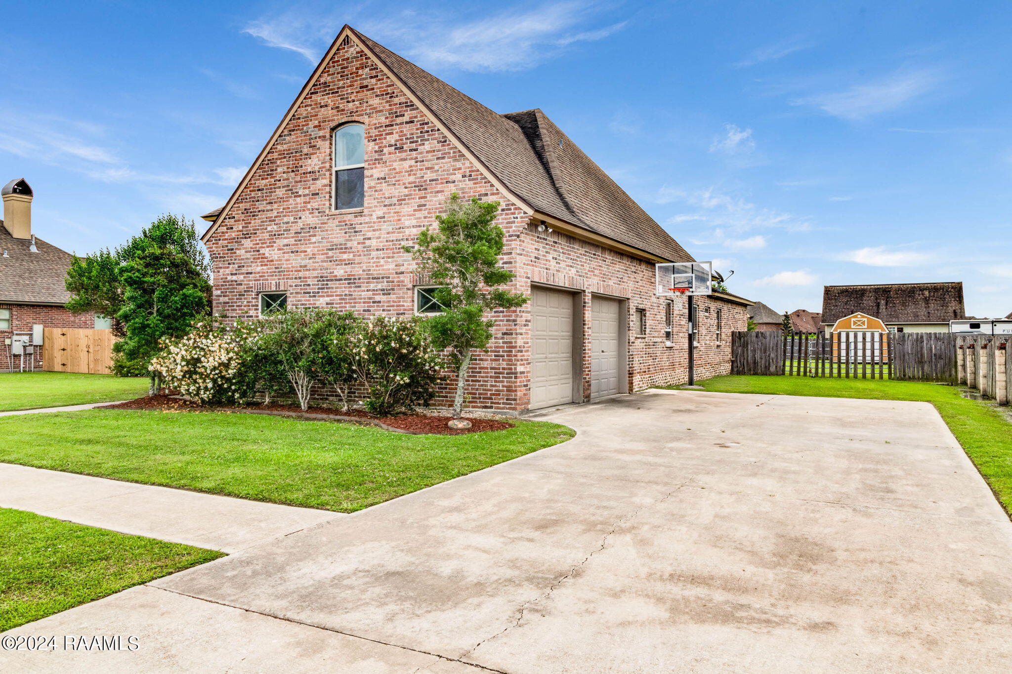 205 Ruidoso Drive Lafayette, LA 70503 - Photo 3 of 21 Driveway:Garage