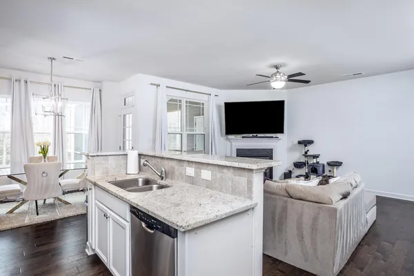 $2,080 | 264 Wembley Drive, Clayton, NC 27527