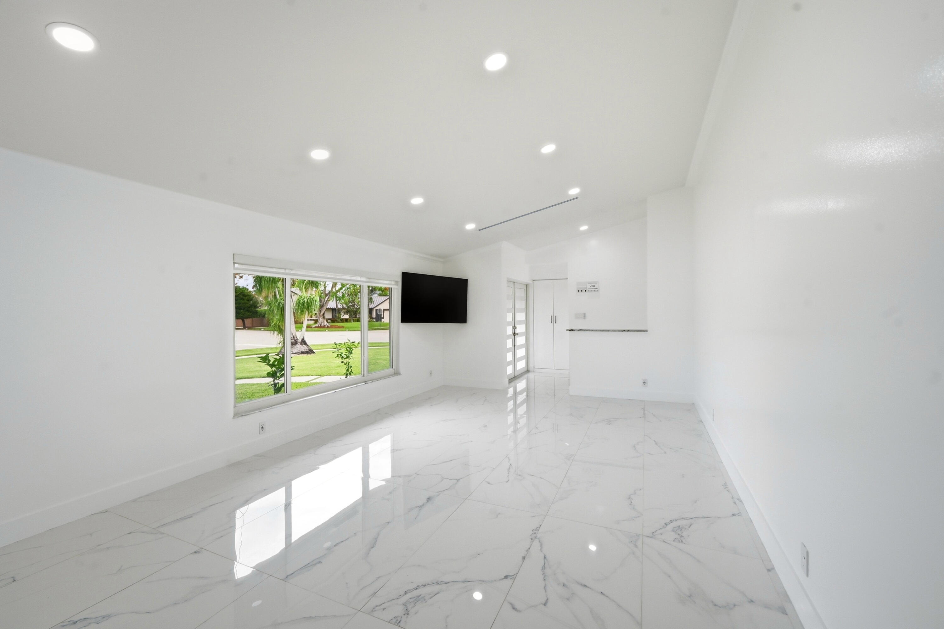 398 Northwest 22nd Avenue Boca Raton, FL 33486 - Photo 12 of 64 Living Room