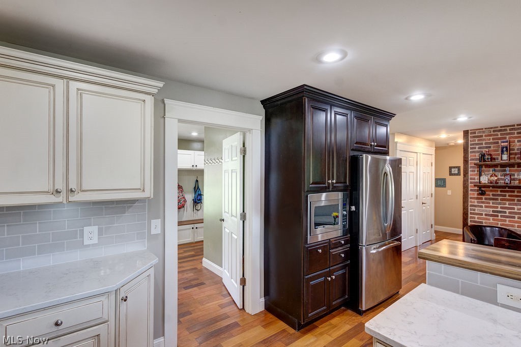 9195 Charles Road Chagrin Falls, OH 44023 - Photo 5 of 25 Gallery Image 5