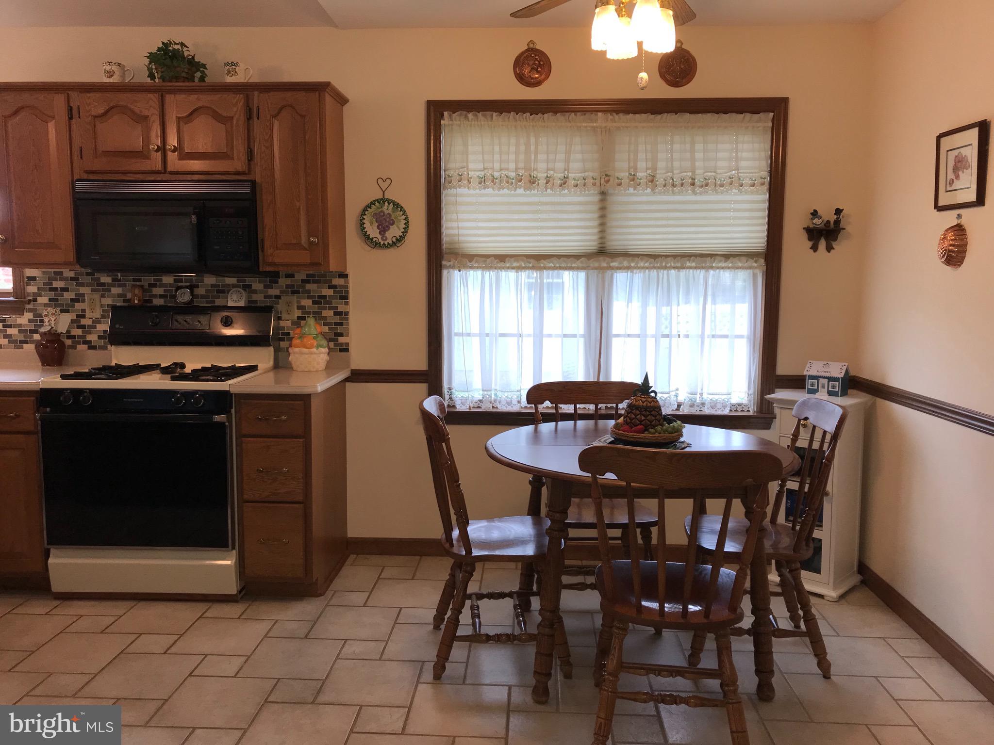 1141 Tuckerton Road Reading, PA 19605 - Photo 22 of 50 Eat In Kitchen