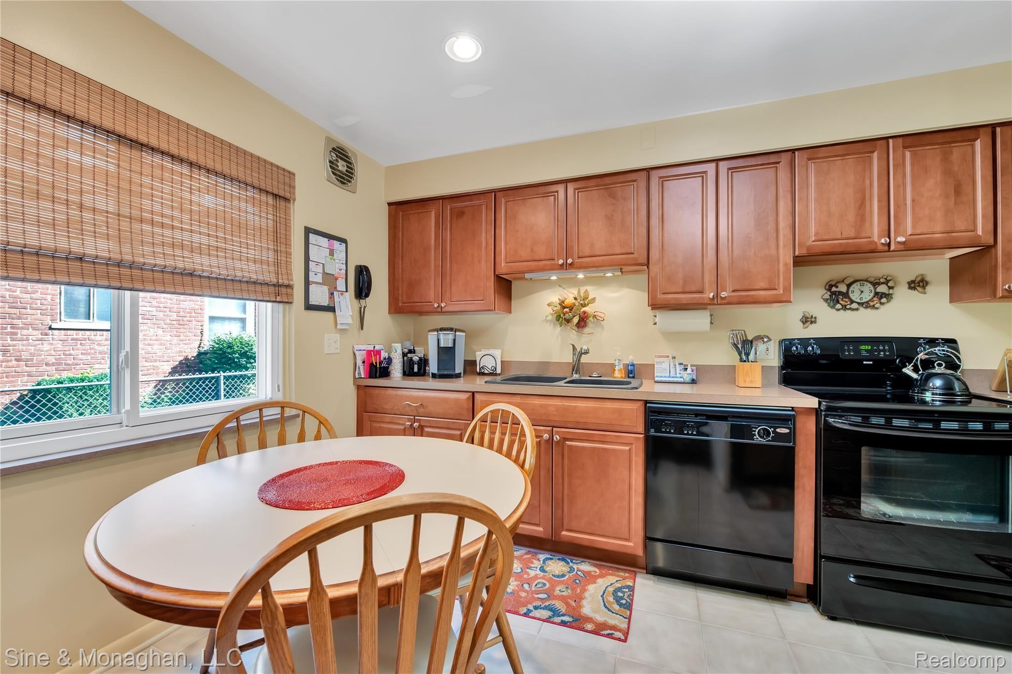 954 Harcourt Road Grosse Pointe, MI 48230 - Photo 21 of 46 956 Harcourt - HD Drone Photography-25.jpg