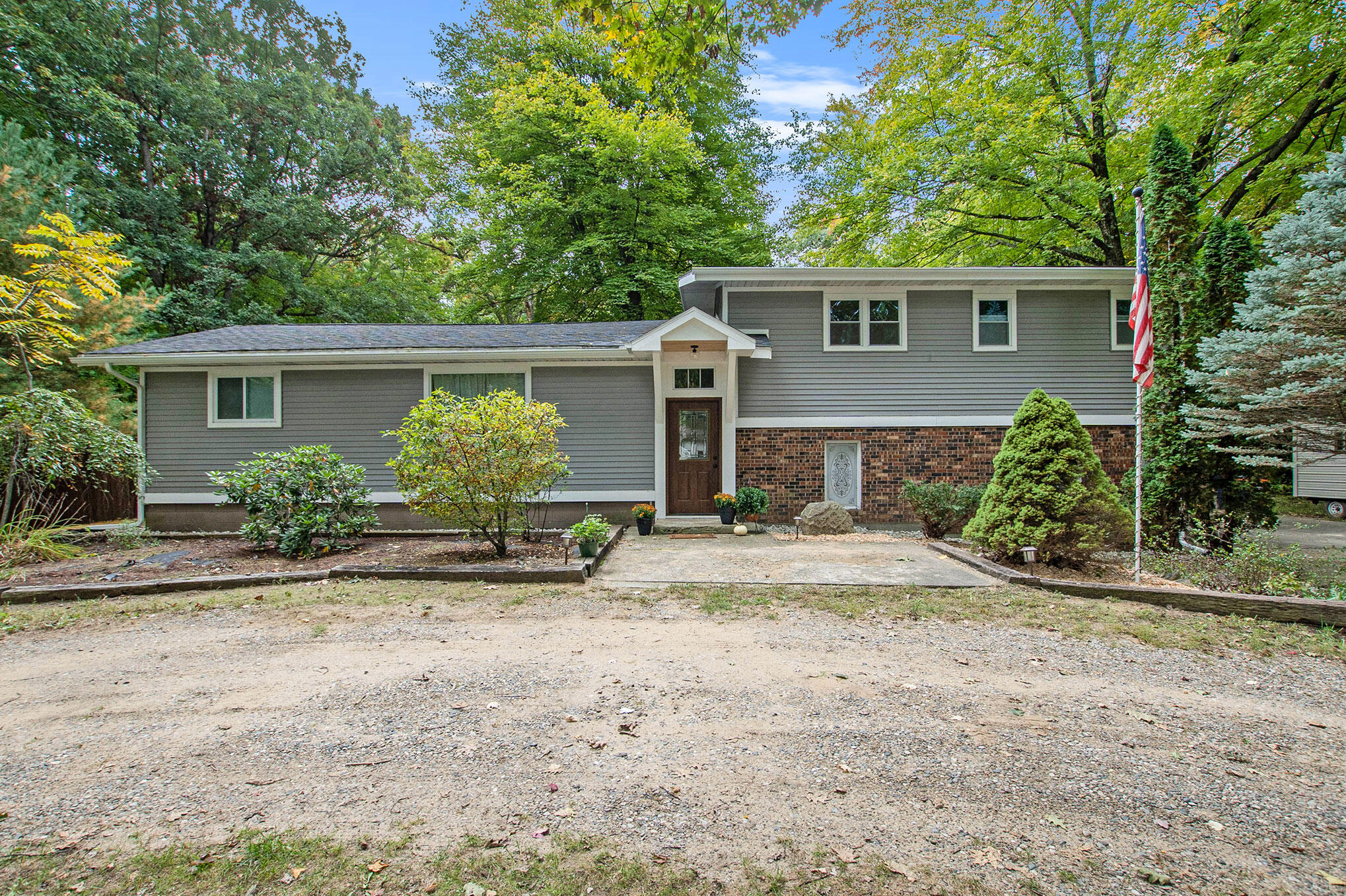 2917 East Pontaluna Road Fruitport, MI 49415 - Photo 3 of 37 DSC04004