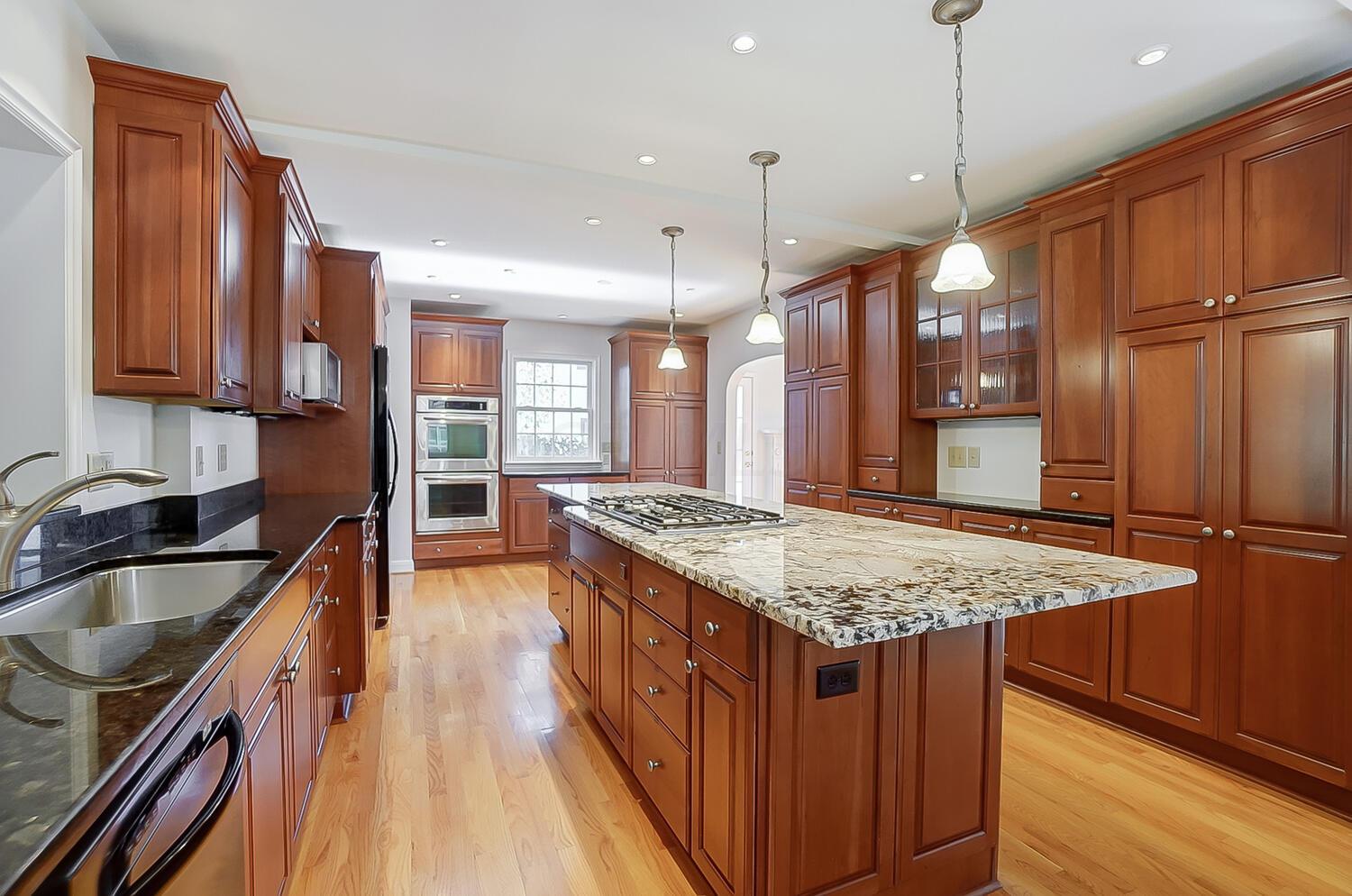 1548 Cardiff Road Upper Arlington, OH 43221 - Photo 10 of 84 50044356-010_web